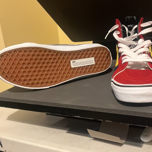 Vans - Picture 2 of 4